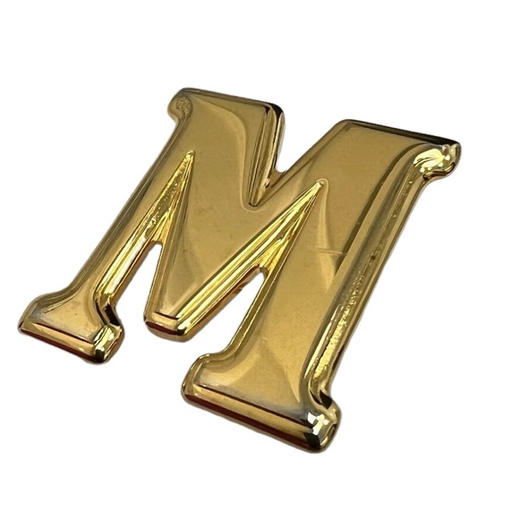 VINTAGE GOLD TONE "M" BLOCK LETTER BROOCH - Picture 11 of 14